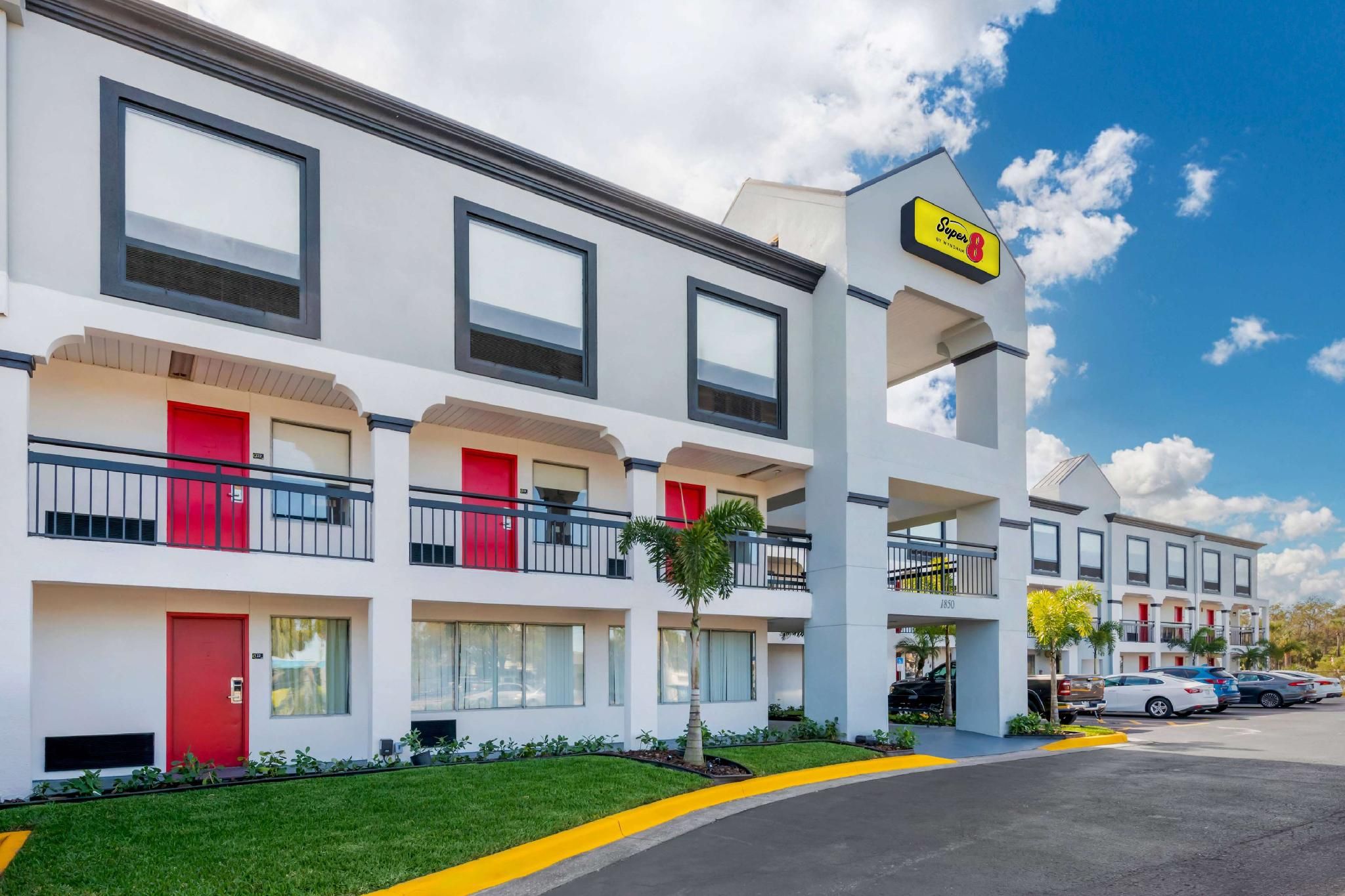 undefined Super 8 by Wyndham Orlando Near Florida Mall 2
