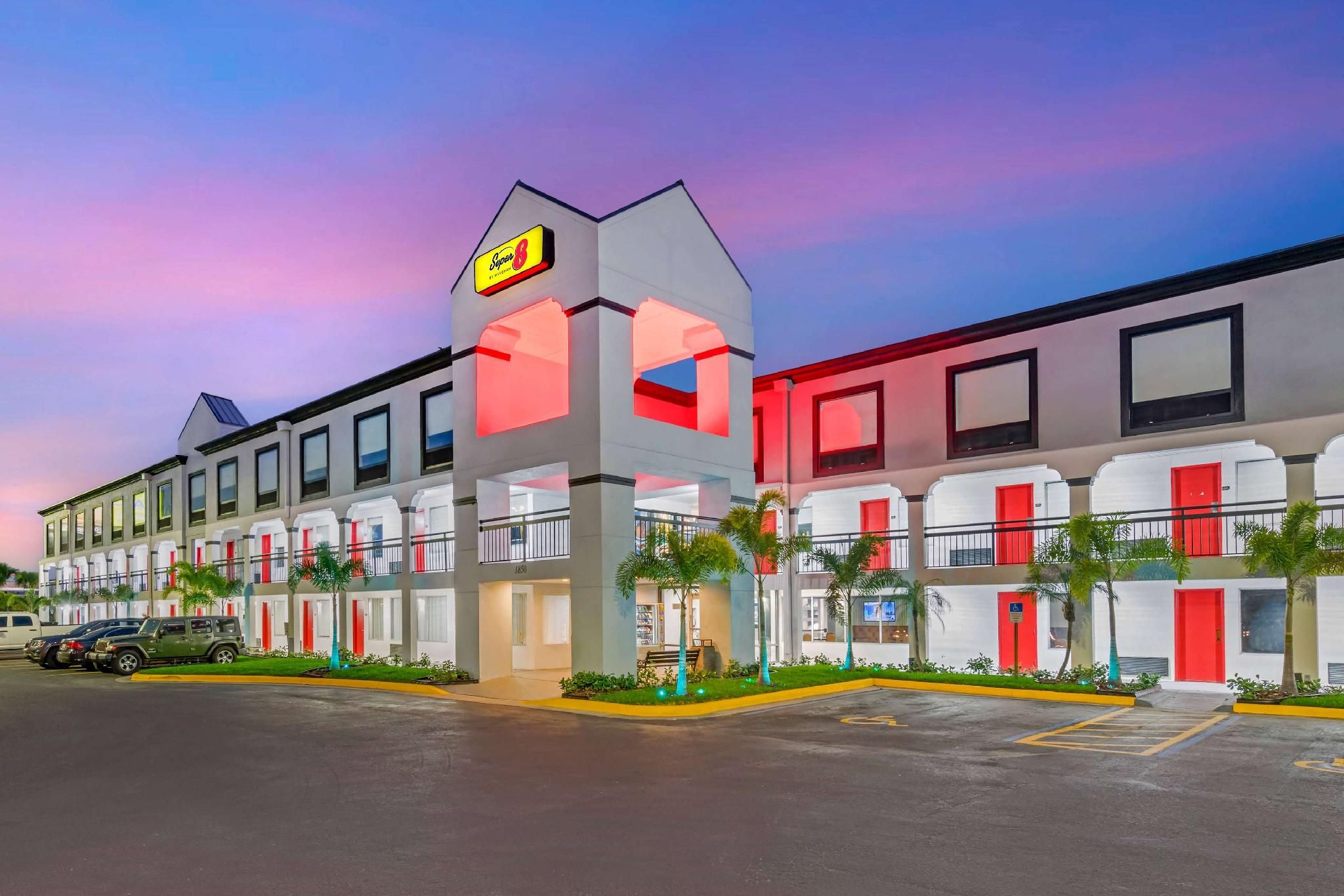undefined Super 8 by Wyndham Orlando Near Florida Mall 3