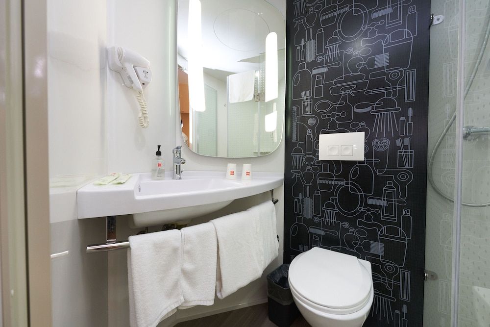 ibis Beijing Changying Twin Room 4