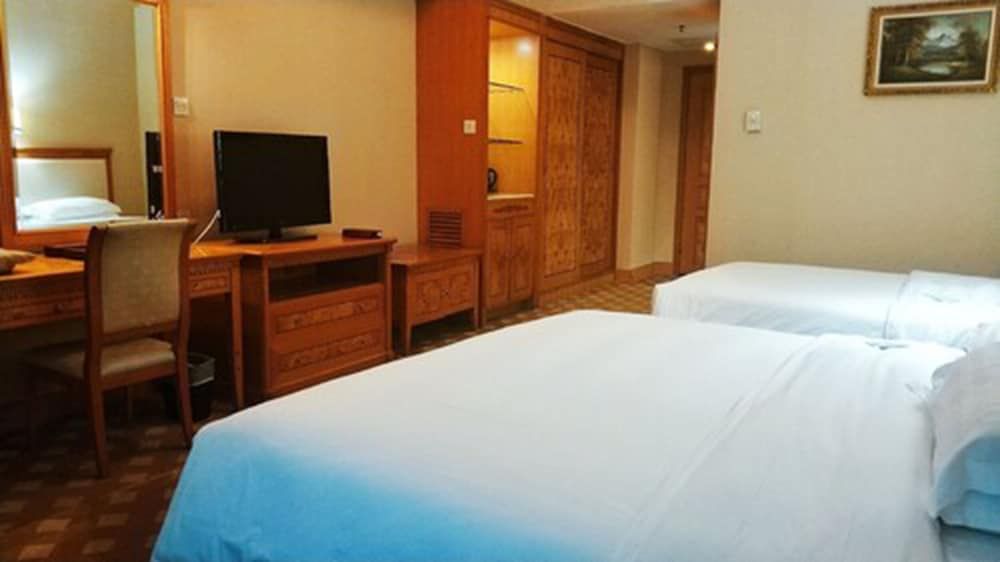 Room (Parent)