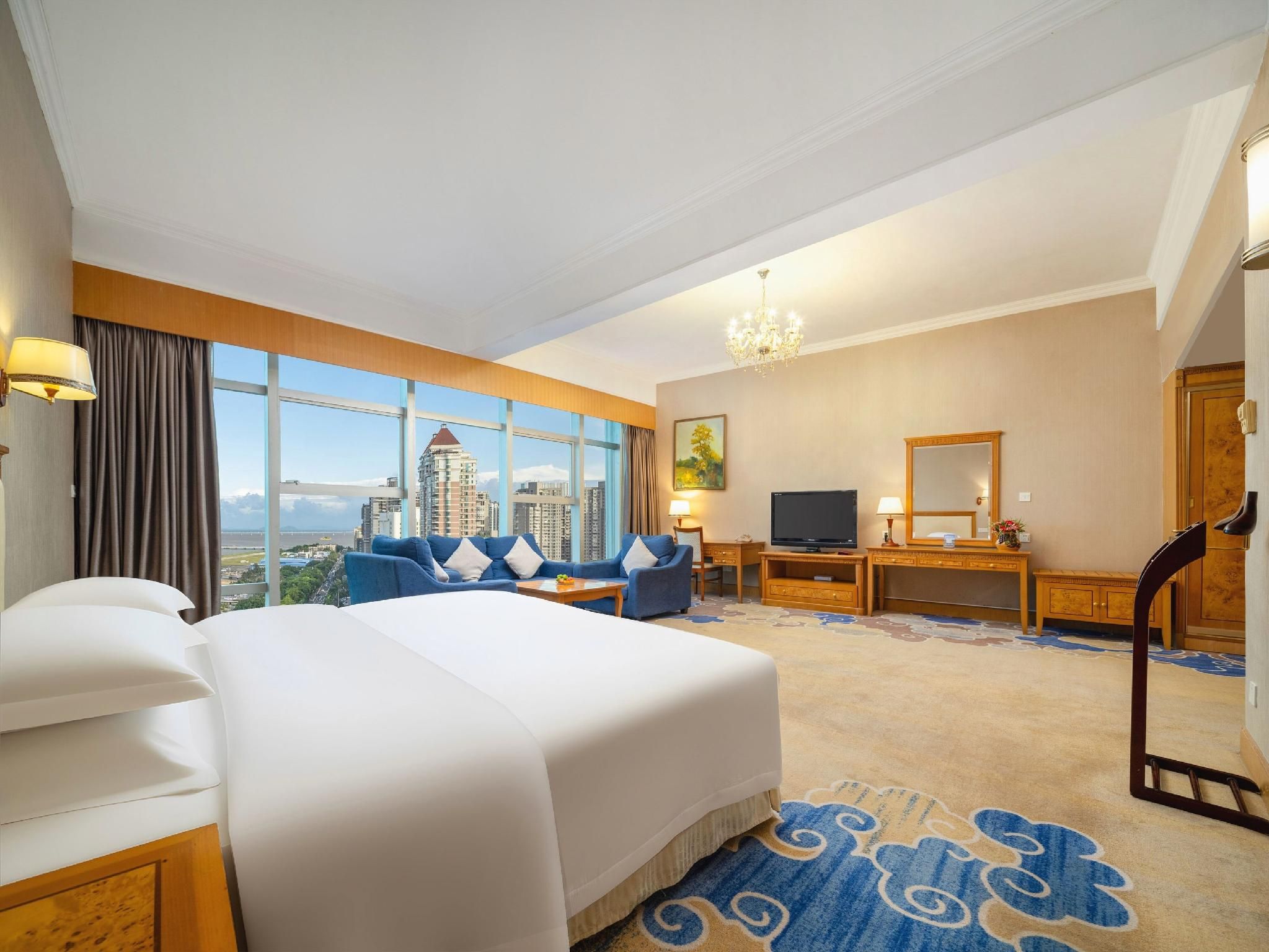 Deluxe Queen Room
