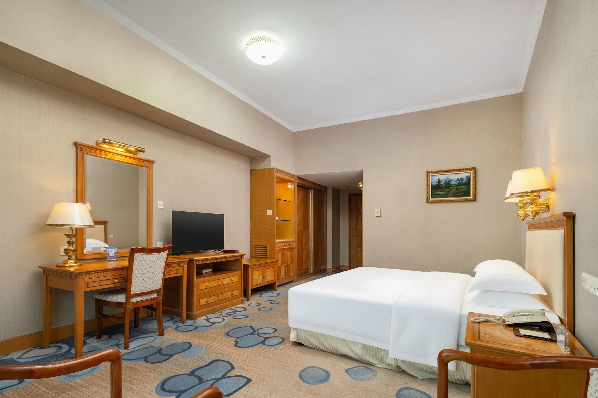 Superior Queen Room with Mountain View