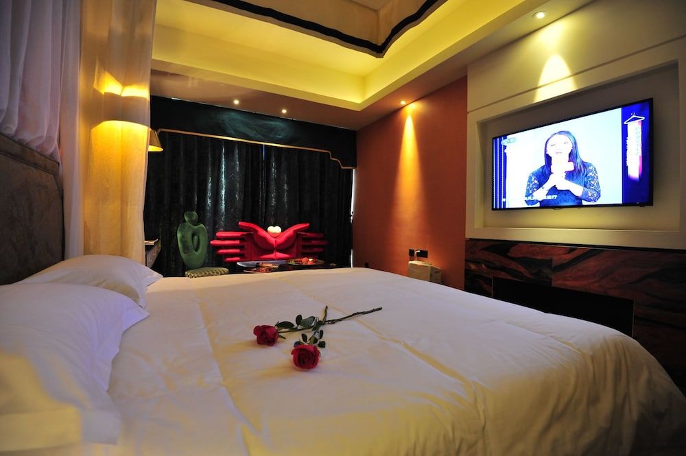 Boutique Hotel Premier Queen Room 3