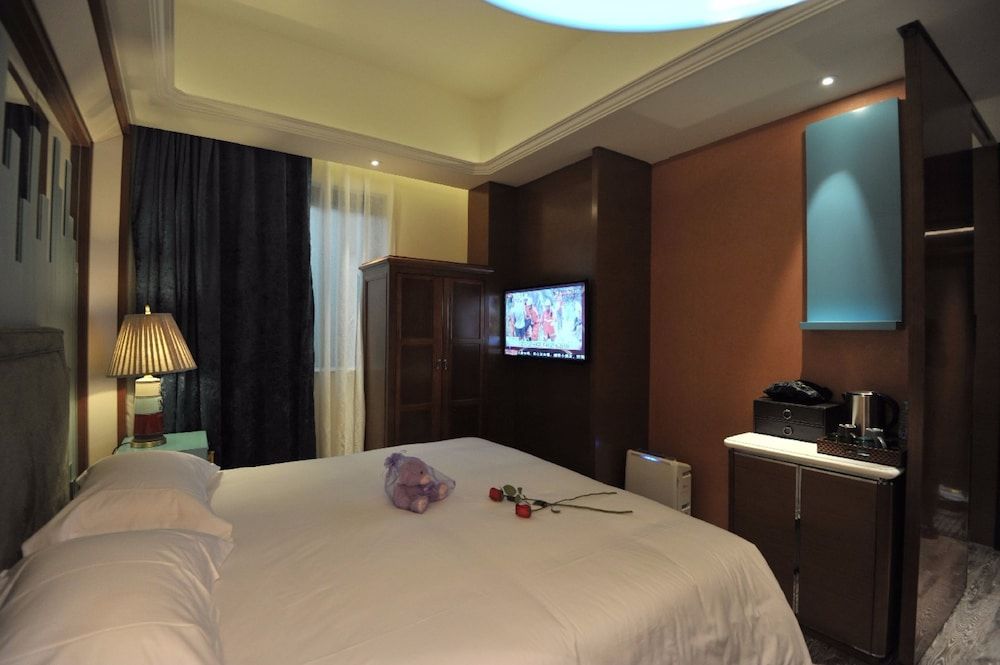 Boutique Hotel Deluxe Queen Room 7