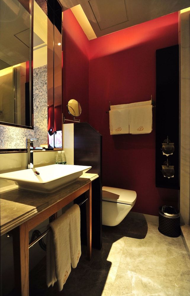 Boutique Hotel Deluxe Queen Room 6