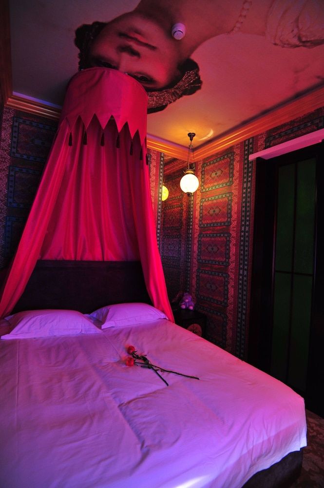 Boutique Hotel Classic Queen Room 5