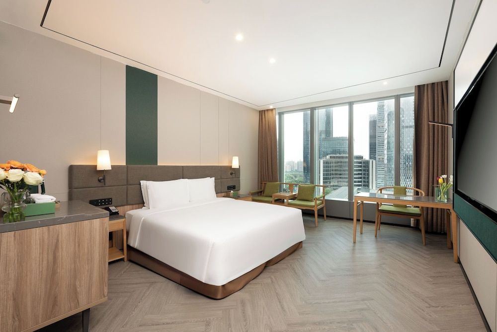 Holiday Inn Guangzhou Zhujiang New Town by IHG Premium Room, 1 King Bed, City View 3