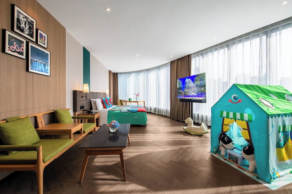 Holiday Inn Guangzhou Zhujiang New Town by IHG