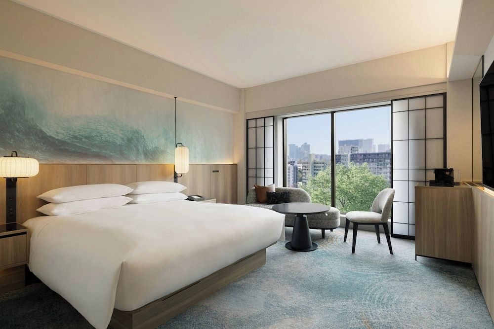 Deluxe Premium Suite with 1 King Bed