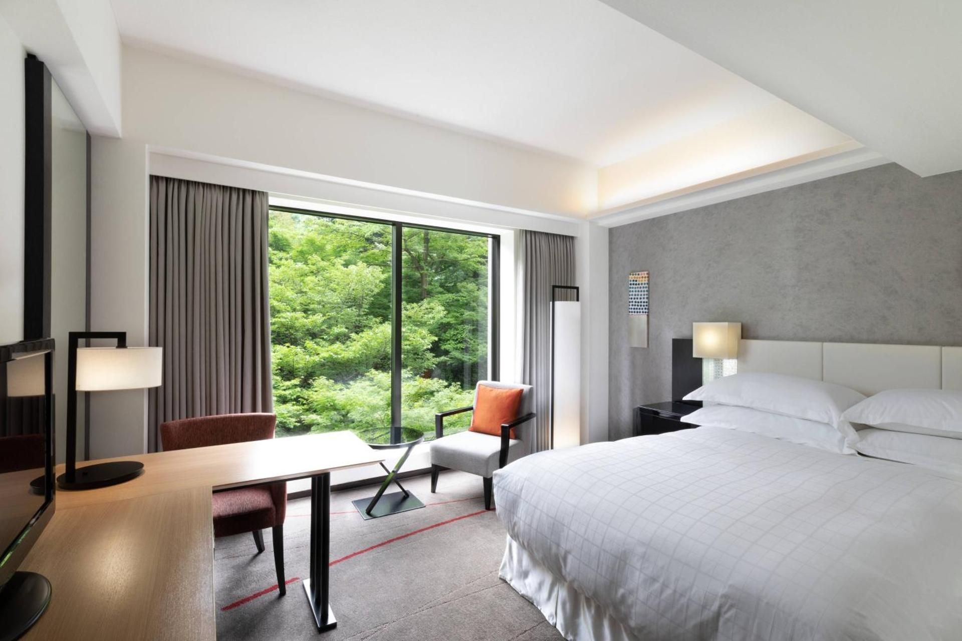 Standard Miyabi Queen Room with Club Lounge Access