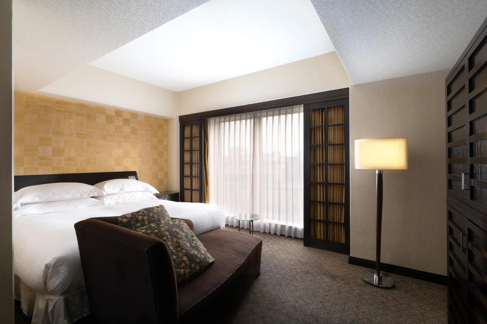 Superior King Room - Mid Floor