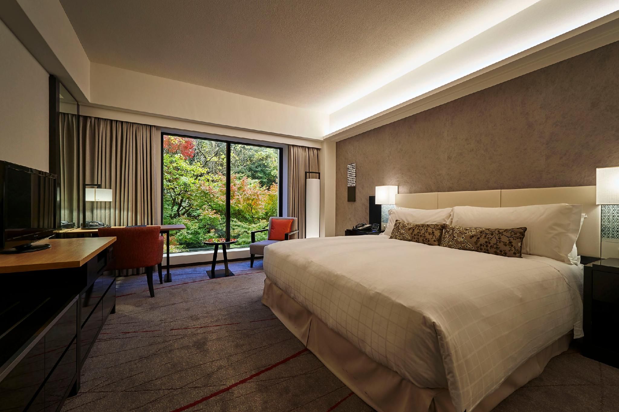 MIYABI SUPERIOR, Club lounge access, Guest room, 1 King, Low floor