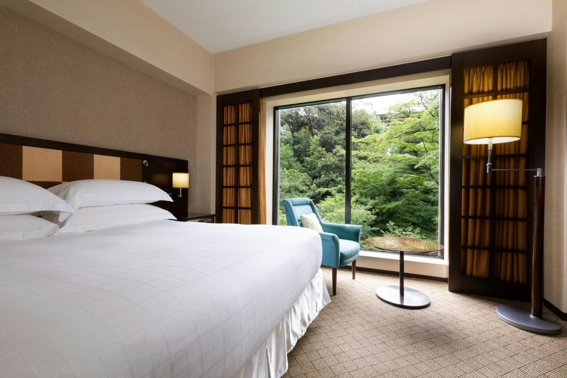 Superior King Room - Mid Floor