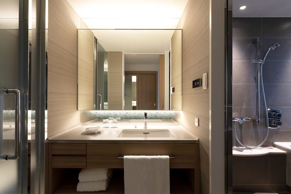 CLUB SUPERIOR, Club lounge access, 1 King