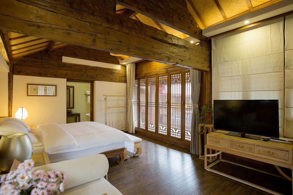 Deluxe Room with Bathtub and Balcony
