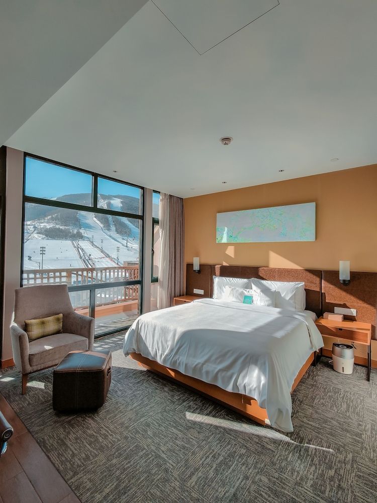 Element Chongli Standard Room, 1 King Bed 2