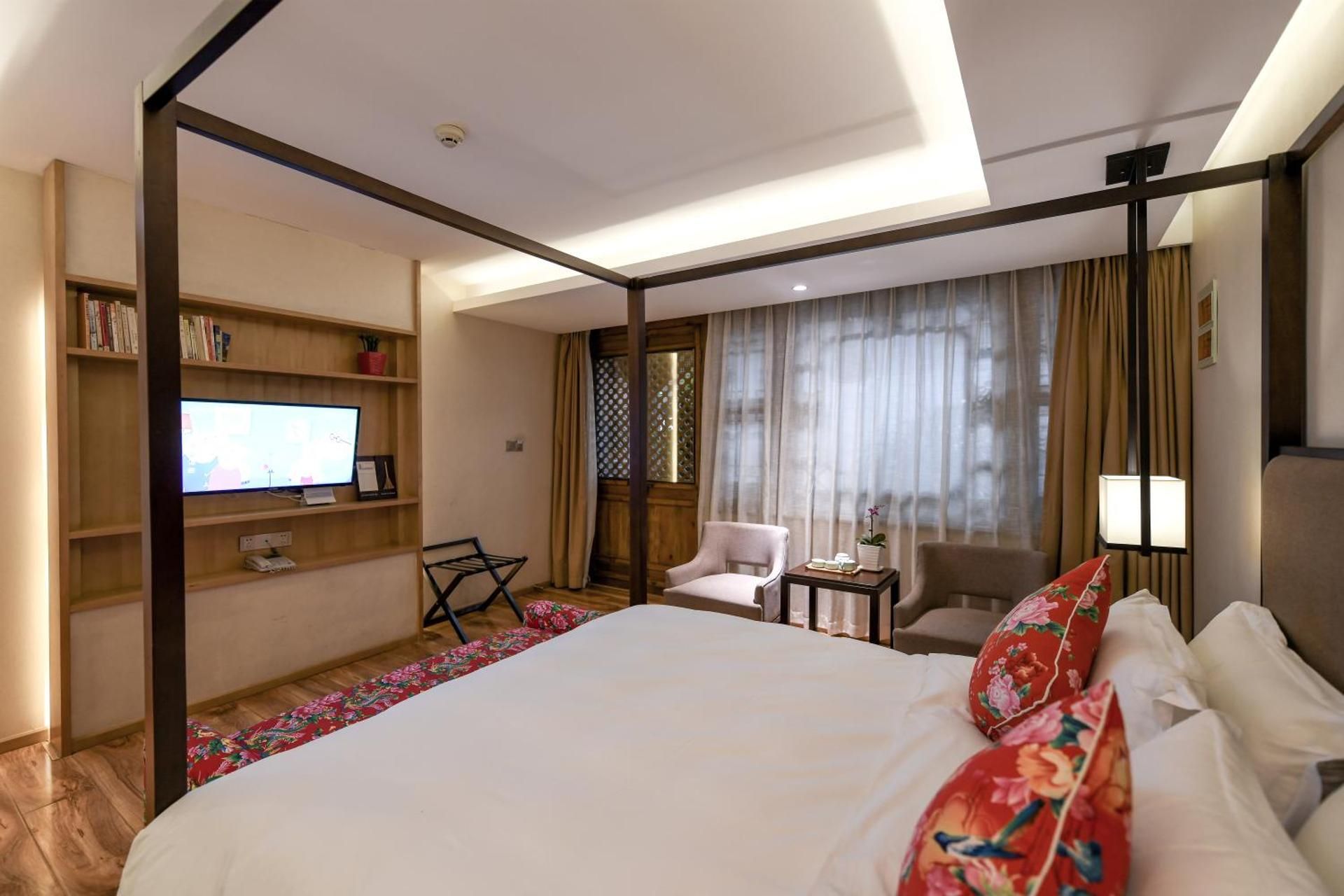 Deluxe King Room - Free Train Station Pick-up