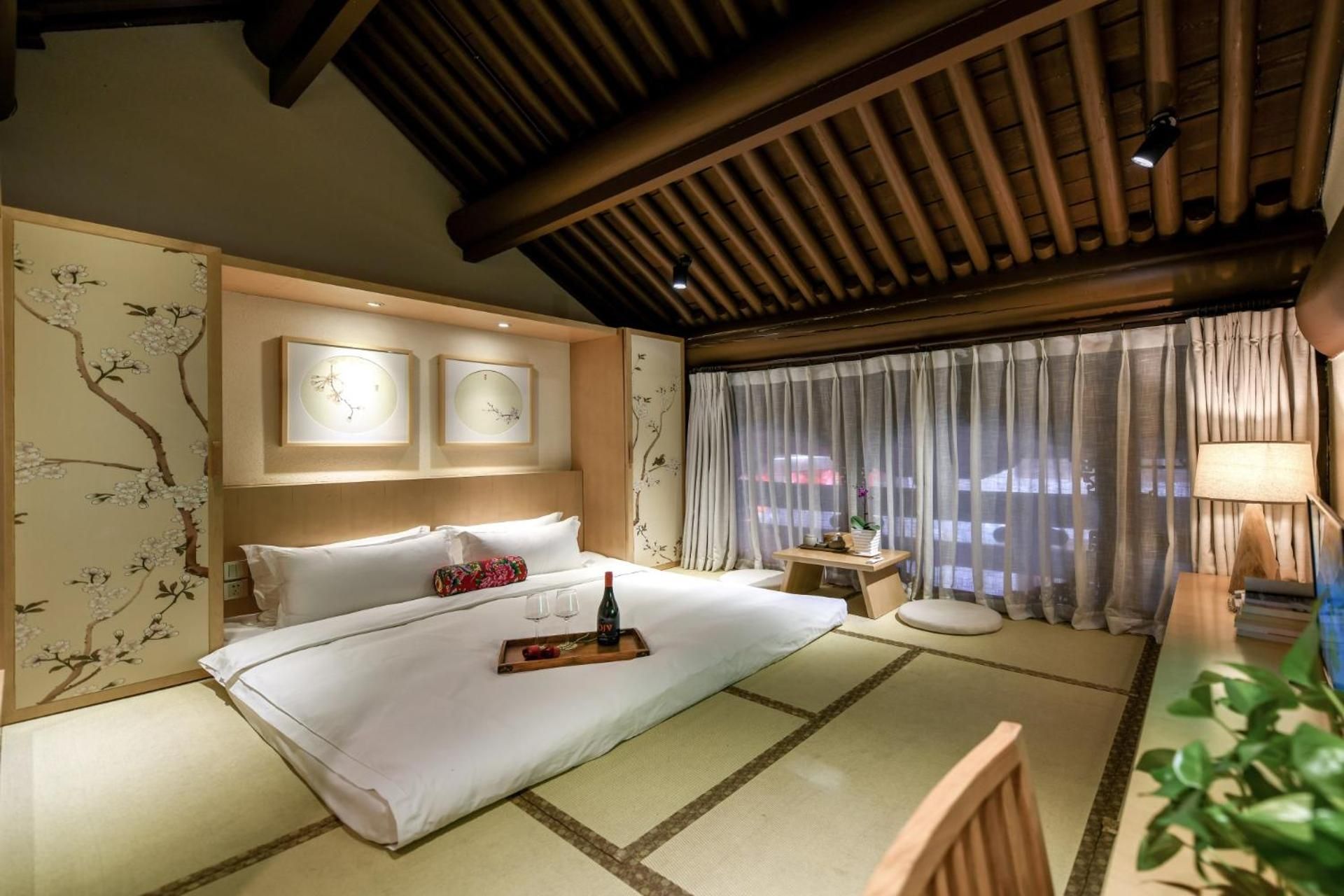 Japanese-Style Room with Tatami - Free Train Station Pick-up