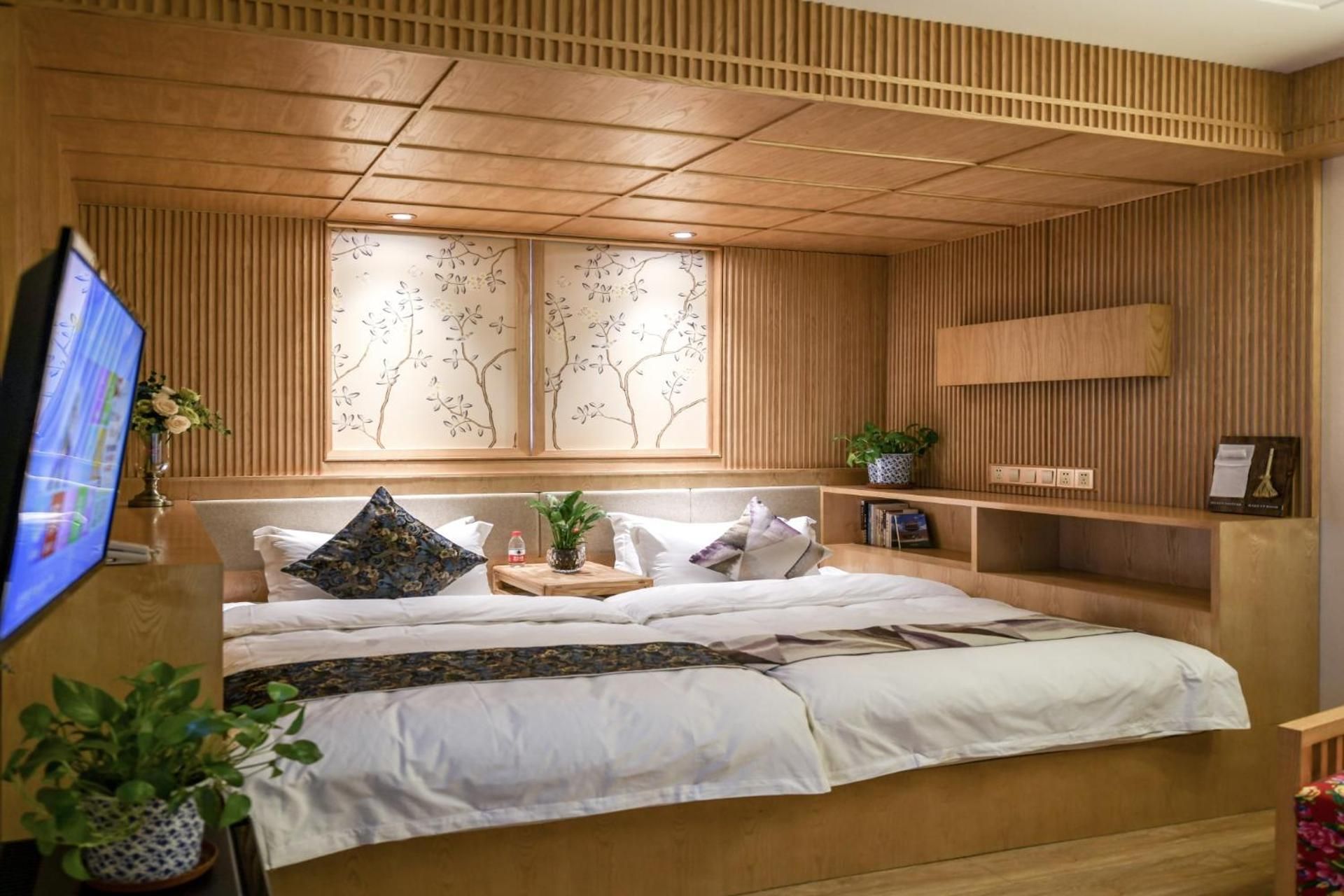 Deluxe Family King-bed Room - Free Train Station Pick-up