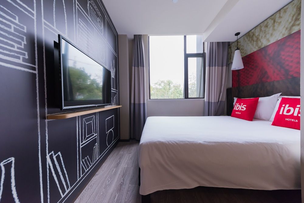 undefined Ibis Guangzhou Yuexiu Park 8