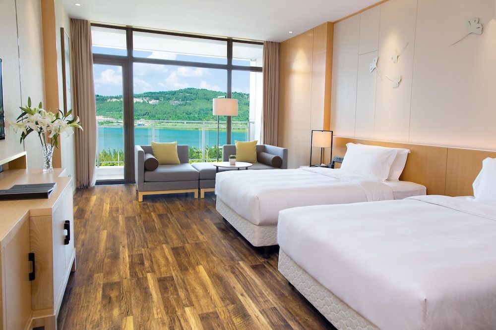 Grand Room with King Bed