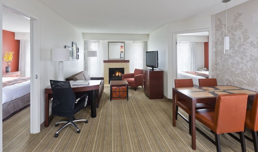 Suite, 2 Bedrooms, Fireplace (Fireplace)