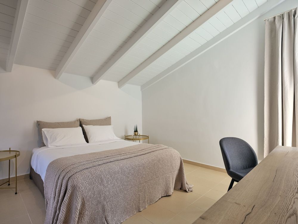 Loft, Pool View (Suite Top Floor)