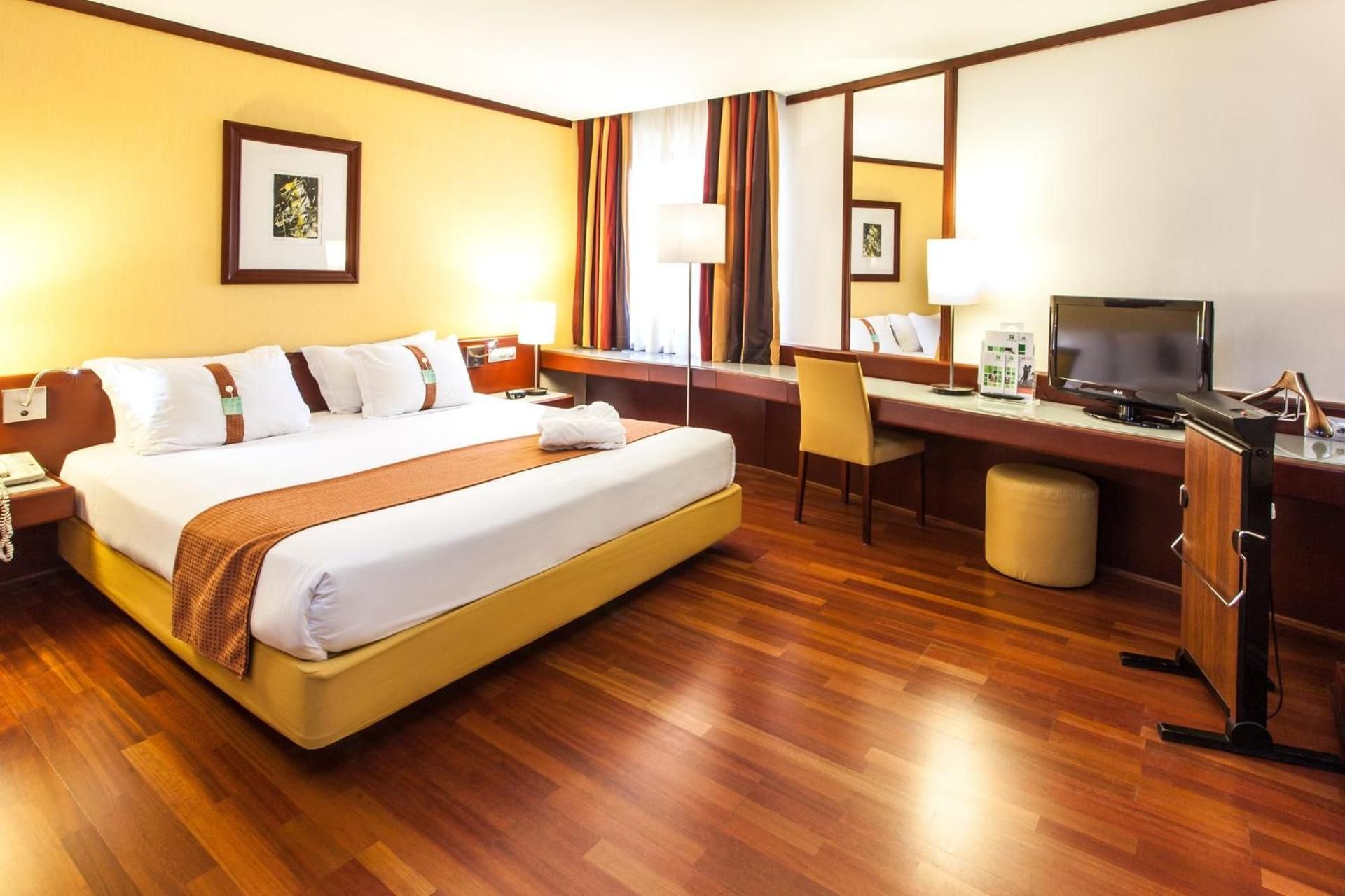 1 King Bed 1 Bedroom Suite Sofa Bed