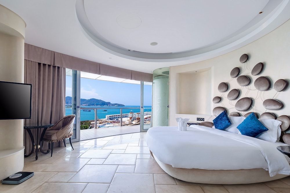 Deluxe Family Room, Sea View （8-11F）