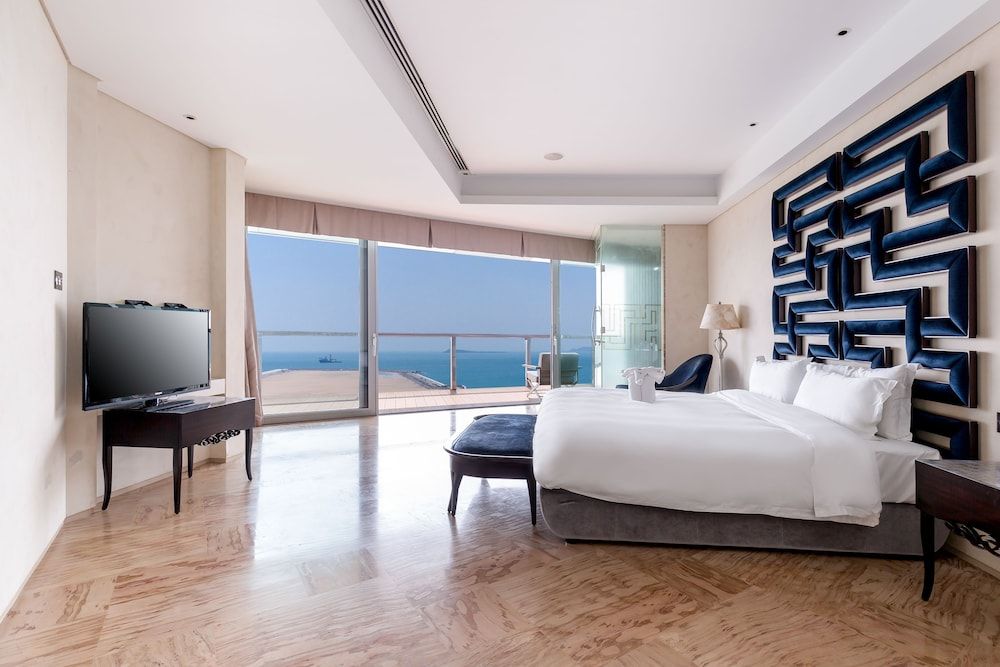 Premier Suite, 1 Bedroom, Sea View(16-20F)