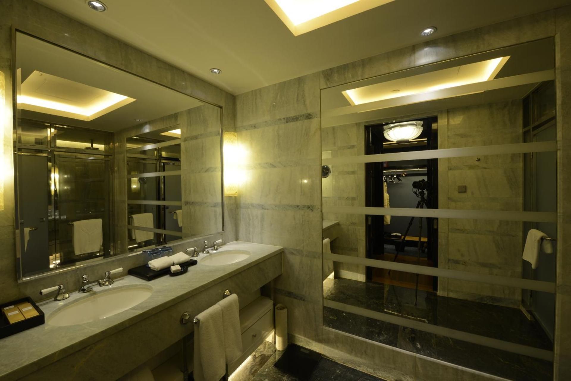 Grand Deluxe King Room