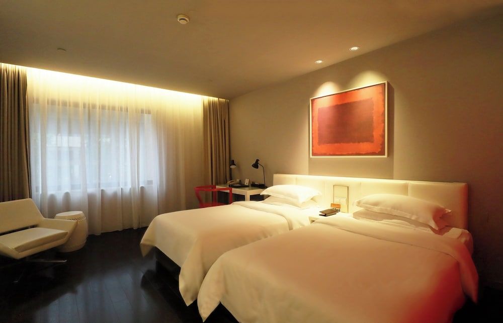 Twin Room (Ultra Sassy)