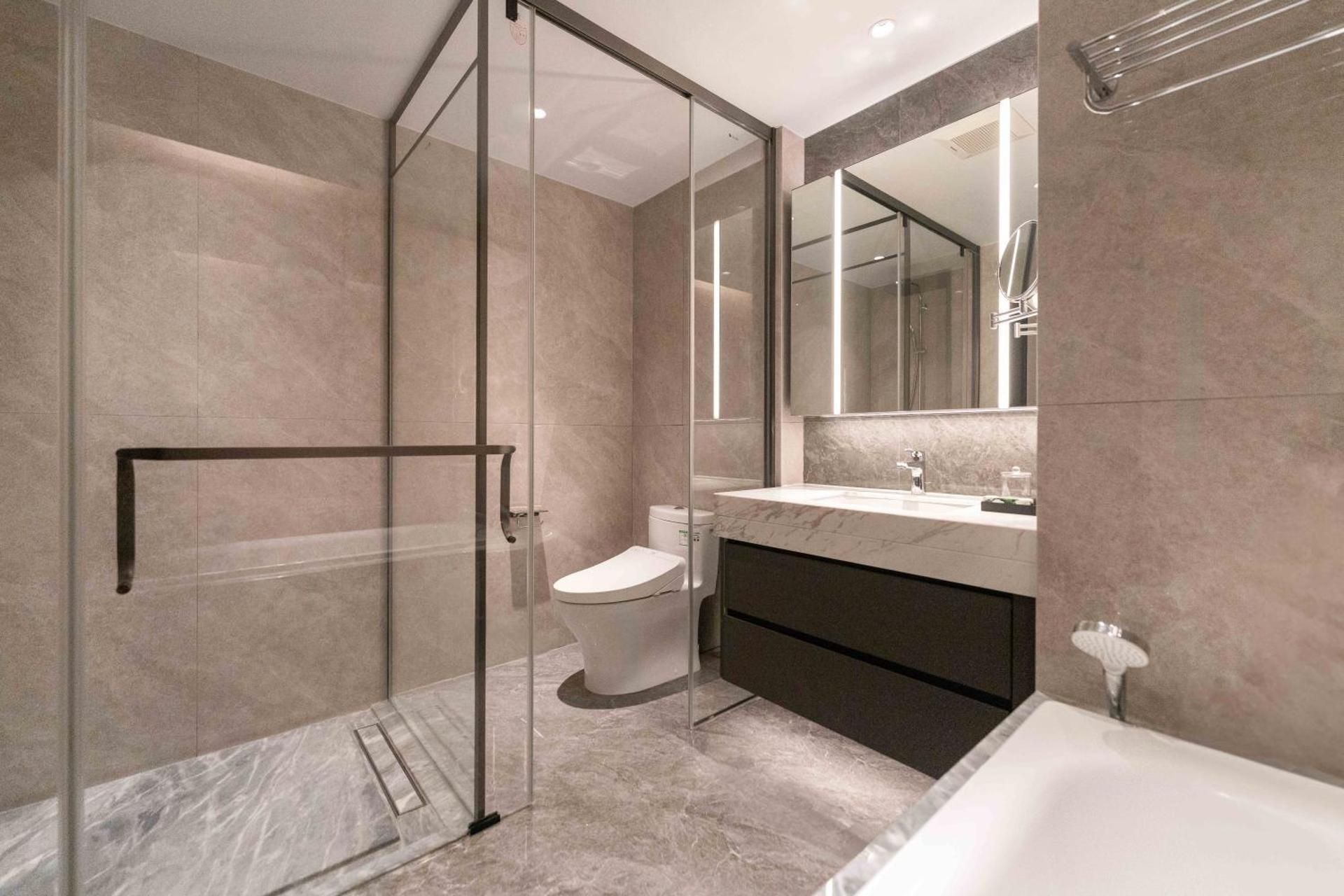 Deluxe One-Bedroom Apartment