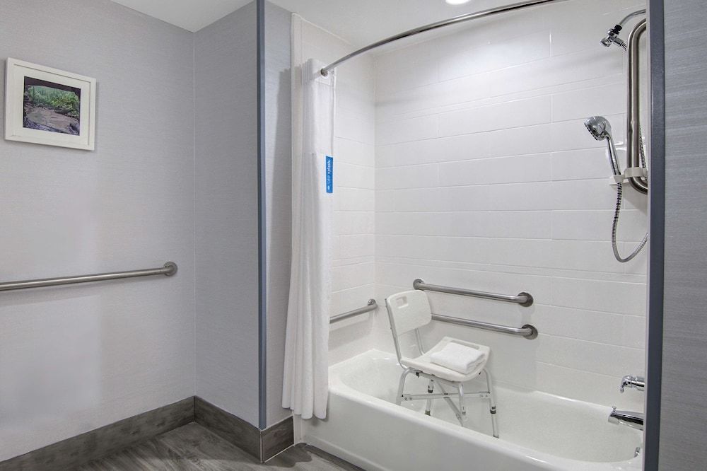 Room, 2 Queen Beds, Accessible, Non Smoking
