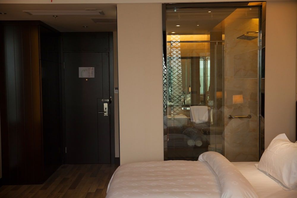 Double Room (Very Sassy)
