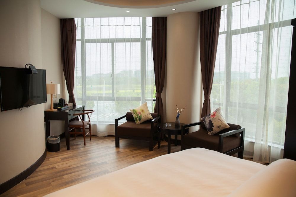 Double Room (Super Sassy)