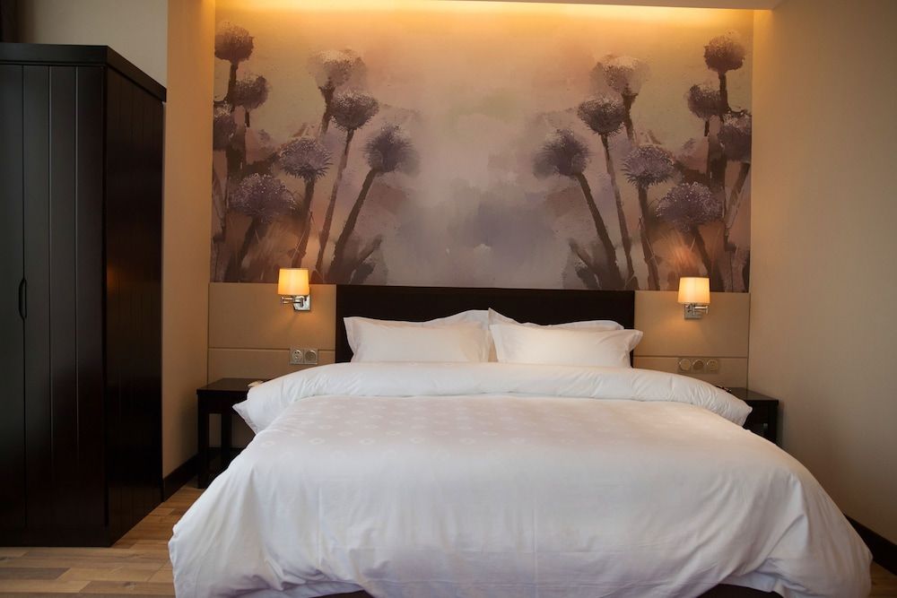Double Room (Super Sassy)