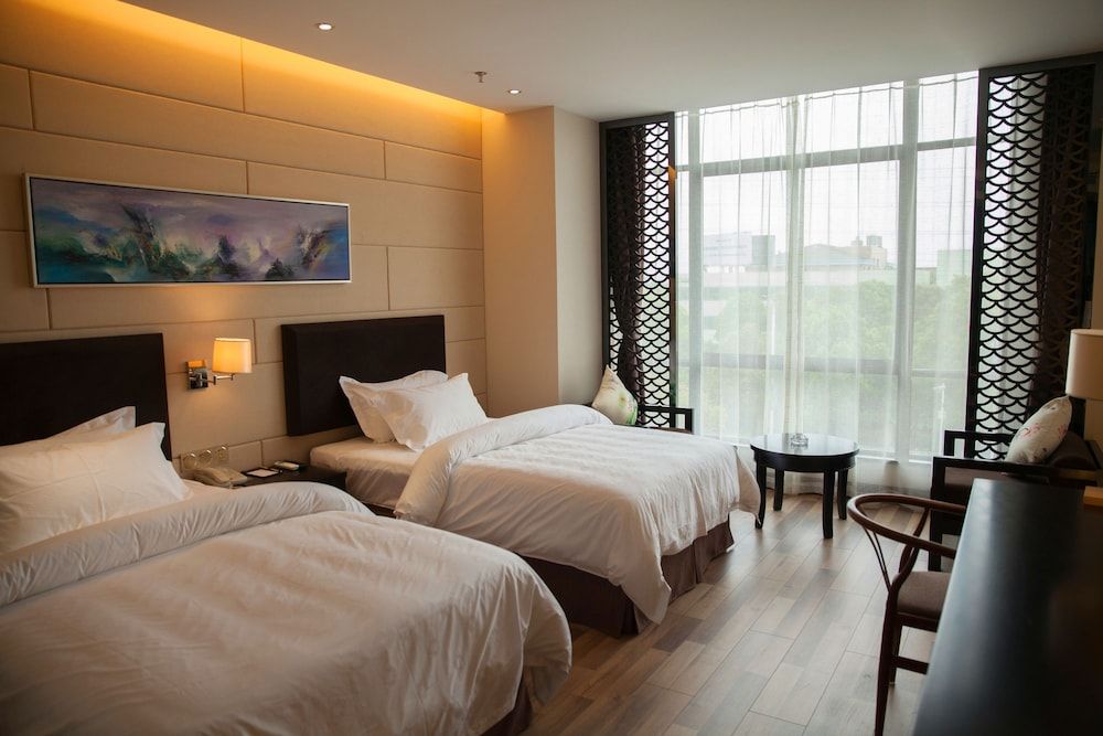 Twin Room (Very Sassy)