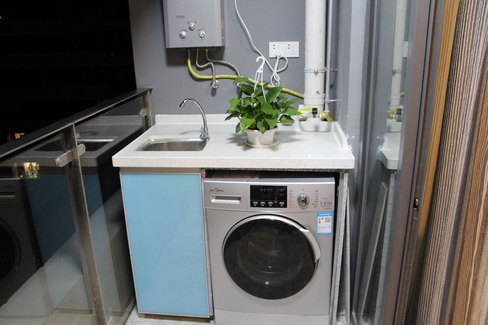 Yue Jia Apartment Shenzhen Bay Branch Deluxe Double Room with Balcony 4