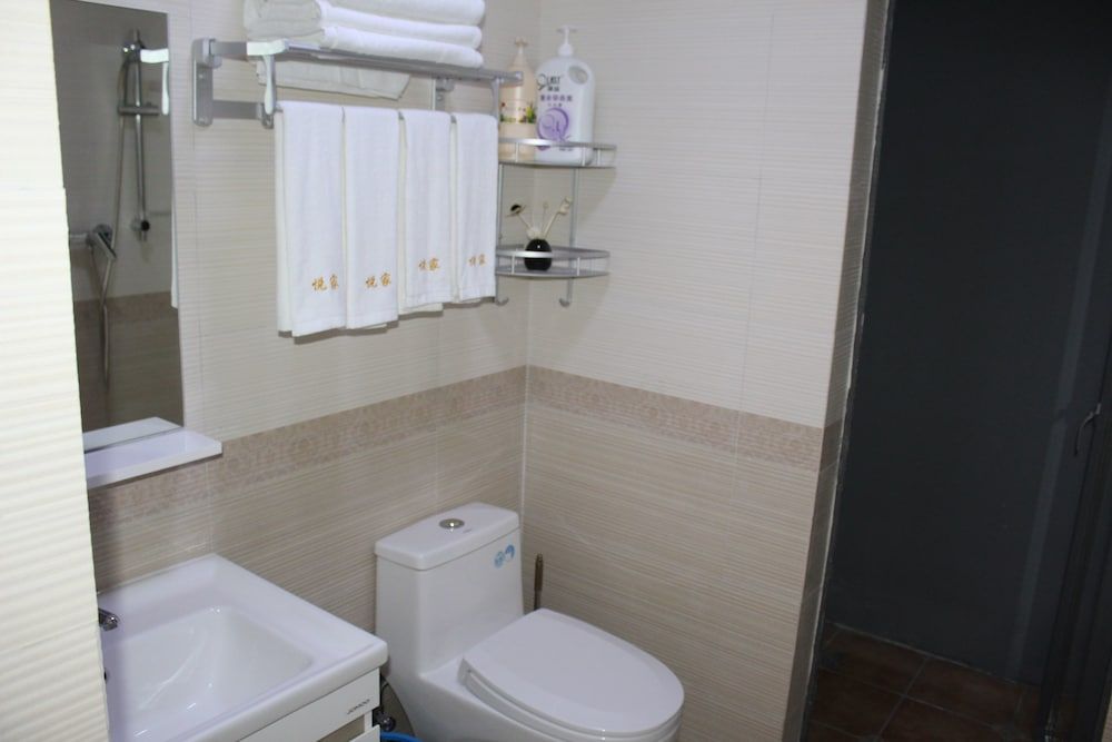 Yue Jia Apartment Shenzhen Bay Branch Deluxe Double Room with Balcony 5