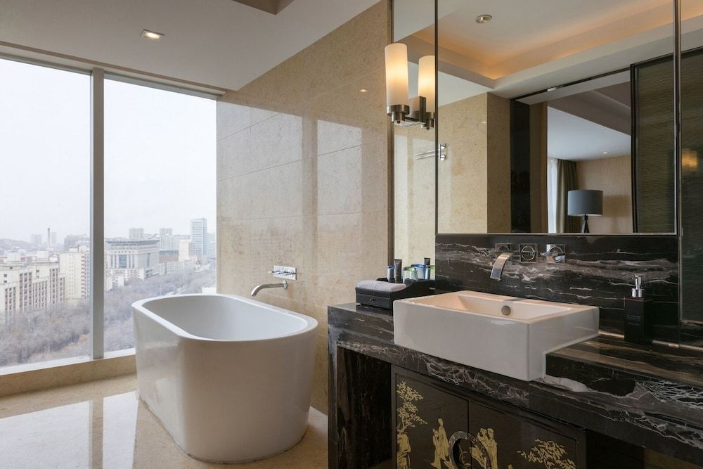 Universal Hotel Urumqi Deluxe Double Room 3