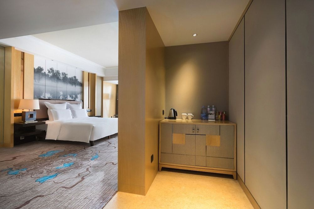 Universal Hotel Urumqi Deluxe Double Room 5