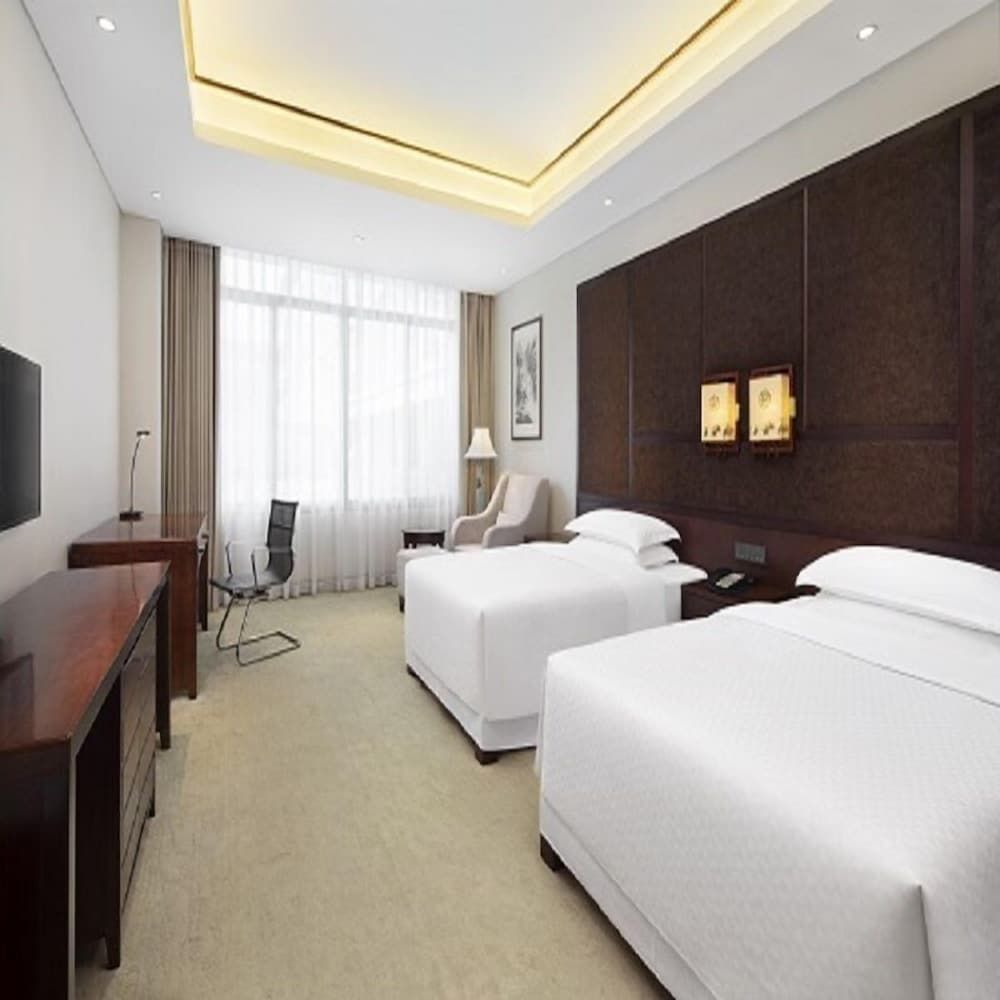 Four Points By Sheraton Danzhou Standard Room, 2 Double Beds