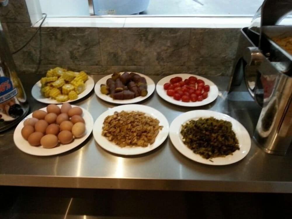 undefined GreenTree Inn Guangzhou Chimelong Paradise Yuangang Metro Station Hotel 3