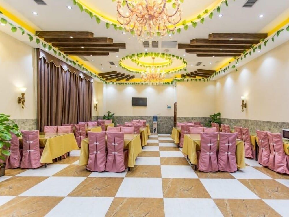 undefined GreenTree Inn Guangzhou Chimelong Paradise Yuangang Metro Station Hotel