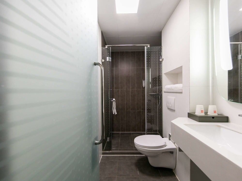 ibis Shanghai Gubei Double Room 8