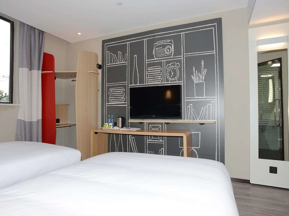 ibis Shanghai Gubei Twin Room 6