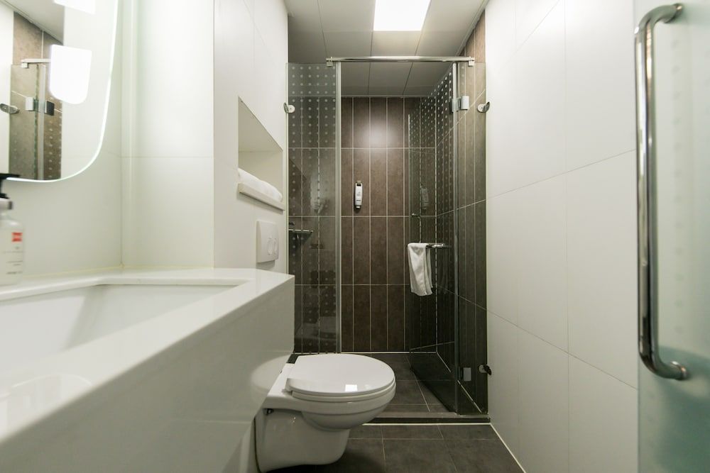 ibis Shanghai Gubei Twin Room 7
