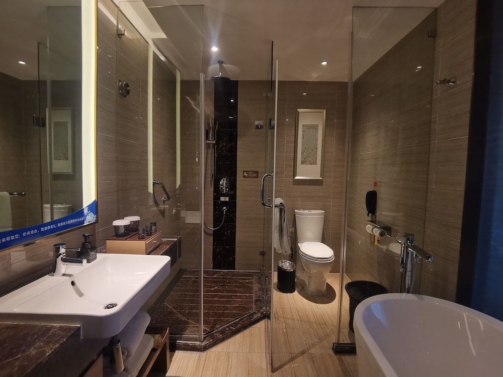 Ramada Heze Deluxe Room, 1 King Bed, Non Smoking 2