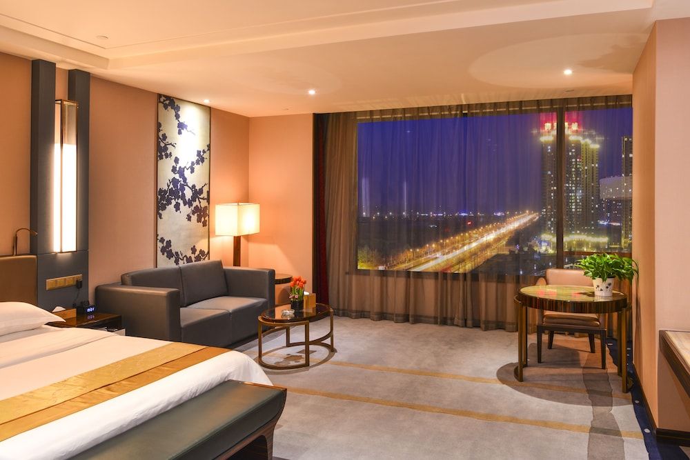 Ramada Heze Deluxe Room, 1 King Bed, Non Smoking 3